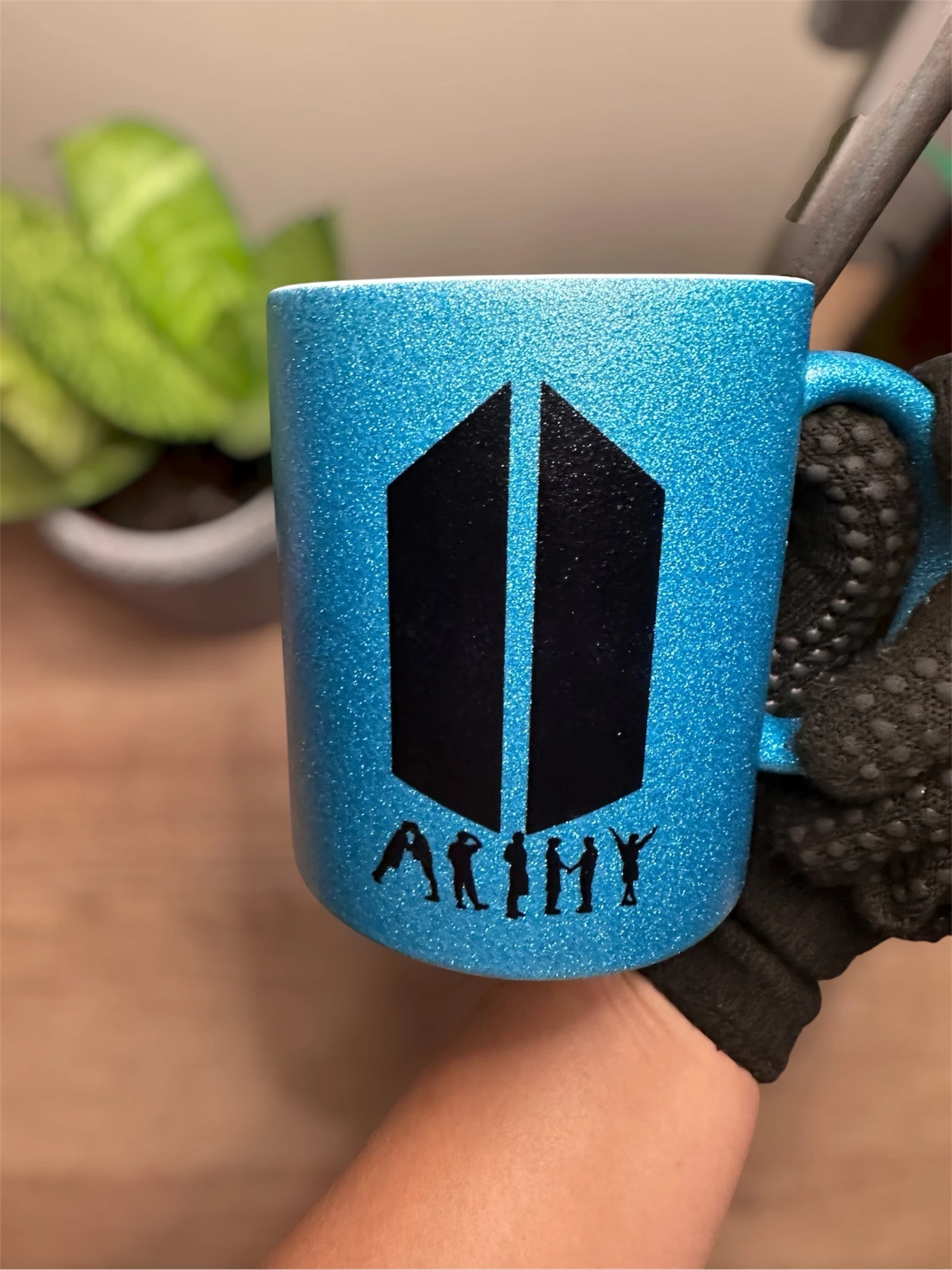 Tasse BTS pailletée bleue – photo 2